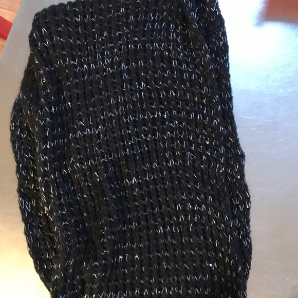 Express wrap scarf in black and silver - Picture 2 of 3
